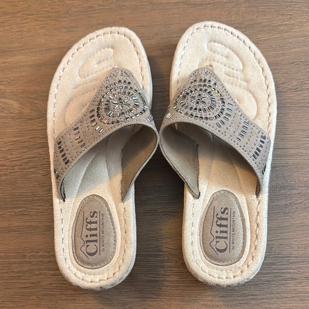 Reduced! Cliffs by WHITE MOUNTAIN Beige Sandals